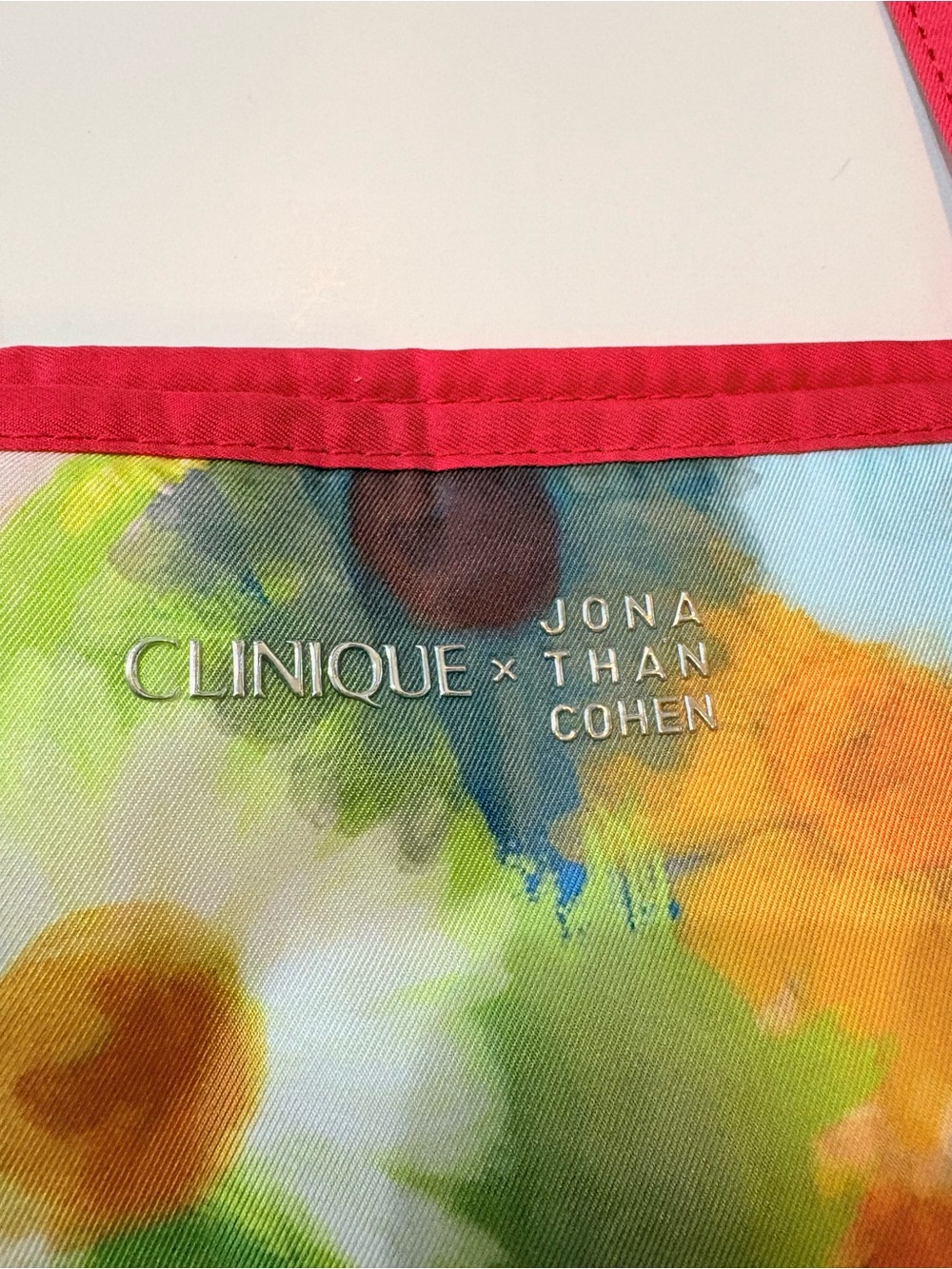 Clinique lightweight Floral Tote Bag & makeup bag in Multicolor with Pink Trim - Picture 15 of 15